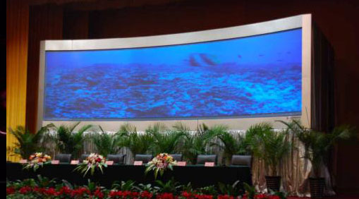 如何解決正在使用中進水的LED顯示屏？