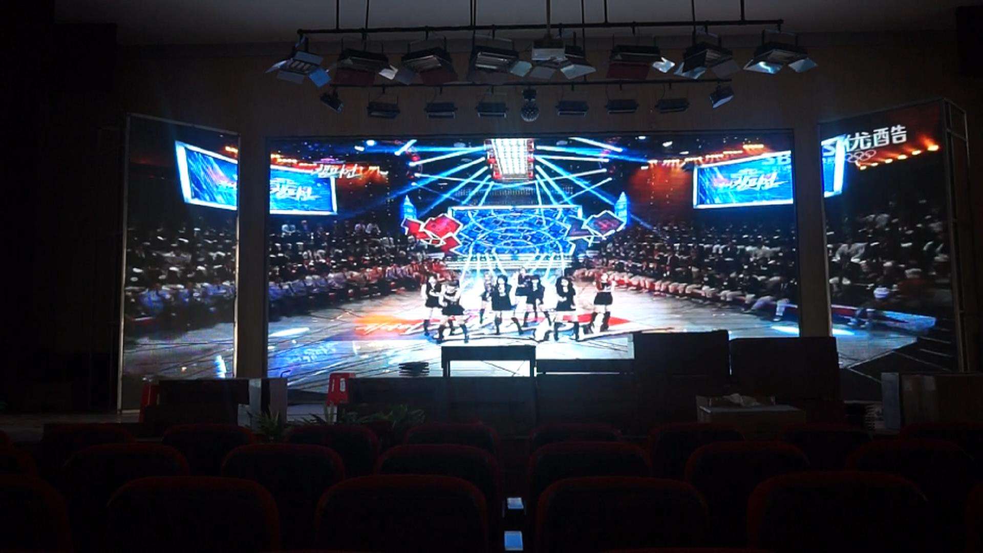 小間距LED顯示屏大屏幕具有什么優(yōu)點(diǎn)？小編邁睿創(chuàng)彩光電下面介紹