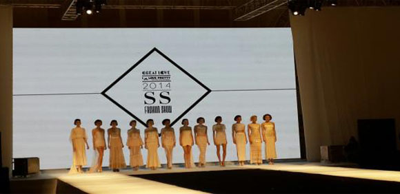  任性，大間距LED顯示屏穩(wěn)守戶外廣告屏“霸主”之位